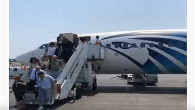 استمرار توافد نجوم الفن إلى الجونة استعدادًا للمشاركة بالمهرجان (فيديو)