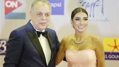وصول أشرف زكي وروجينا لمهرجان الجونة السينمائي