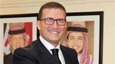 سفير مصر بالأردن يلتقي وزير العمل لمتابعة أوضاع الجالية