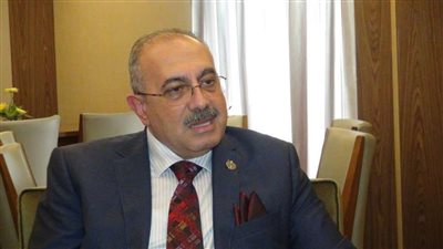 مصري بالبرلمان الكندي: إذا تأخرت 15 دقائق عن الجلسة اتلقى رسالة شديدة اللهجة