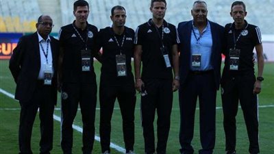 طاقم الحكام يعاين «زي الحراس» وملعب «مباراة السوبر»