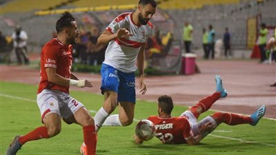الأهلي ينهي الشوط الأول بالتقدم على الزمالك بهدفين ويقترب من التتويج بالسوبر