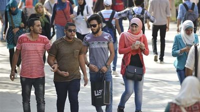 بالصور.. جامعة القاهرة تفتح أبوابها أمام الطلاب في أول أيام العام الدراسي الجديد
