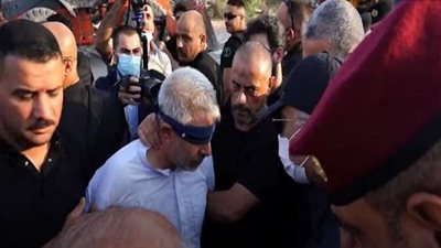 شاهد.. أول مواجهة لرئيس الحكومة العراقية مع قاتل مدير بلدية كربلاء