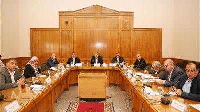 وزير الري يترأس اجتماع اللجنة العليا لتراخيص الشواطئ