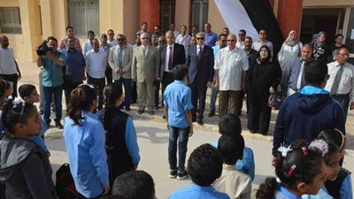 محافظ المنيا يتابع انتظام العملية التعليمية بعدد من المدارس
