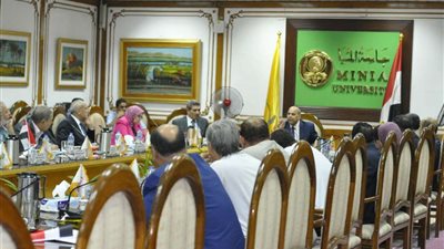رئيس جامعة المنيا: رفع الحد الأدنى للإعانات وتسديد المصروفات لـ500 طالبًا