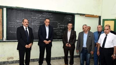 محافظ الشرقية يتفقد مدرسة الثانوية العسكرية بالزقازيق