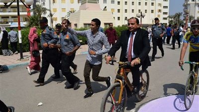 منصور حسن: الجامعة تتحمل المصاريف الدراسية للطلاب غير القادرين