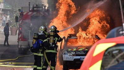 الشرطة الفرنسية تطلق الغاز على محتجي السترات الصفراء