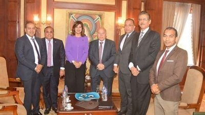 وزيرة الهجرة تلتقي خبراء اقتصاد واستثمار لبحث تحقيق أهداف رؤية مصر 2030