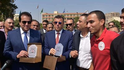 وزير التعليم العالي يفتتح العام الدراسي الجديد بجولة داخل جامعة عين شمس