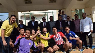 رئيس جامعة بني سويف يشهد نهائي كأس النادي الصيفي