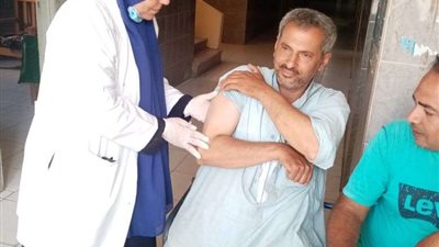 الصحة تكشف حقيقة دفع المواطنين مبالغ مالية  للحصول على لقاح كورونا