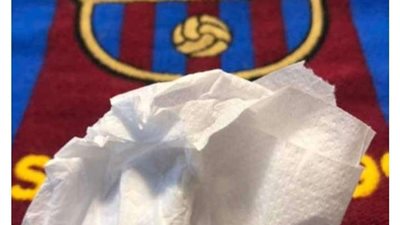 صدق أولا تصدق.. مناديل تحمل دموع ميسي بمليون دولار