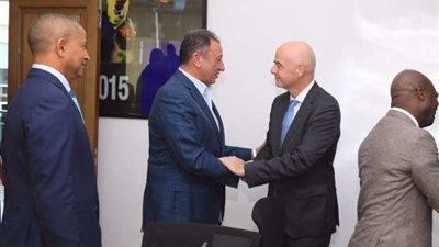 رئيس الفيفا يشيد بالمشاركة الفاعلة للخطيب في تطوير الكرة الإفريقية