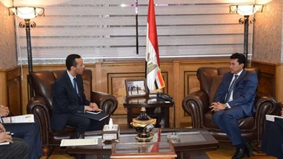 وزير الشباب والرياضة يلتقي سفير مصر بجنوب السودان (صور)