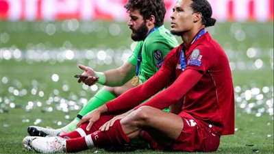 أول تعليق من فان دايك بعد تجديد عقده مع ليفربول