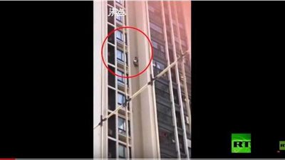 مشهد يحبس الأنفاس.. 