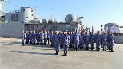 قائد القوات البحرية للقيادة المركزية الأمريكية والسفير الأمريكى يزوران قاعدة «برنيس»