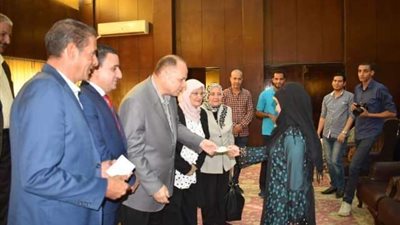 محافظ الفيوم يشهد احتفال مؤسسة صناع الخير