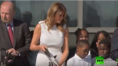 شاهد.. ميلانيا ترامب تتعرض لموقف محرج على الهواء