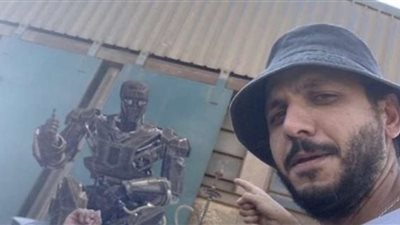 بيتر ميمي يكشف تفاصيل تصميم الإنسان الآلي في فيلم «موسى»