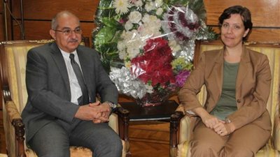 رئيس جامعة أسيوط يكشف تكلفة الرعاية الصحية المُقدمة للطلاب