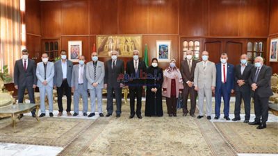 رئيس جامعة المنوفية يهنئ مديري العموم الجدد