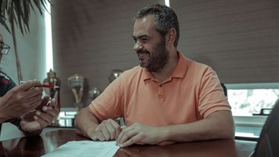 أول تعليق من أوجستي بعد توليه قيادة رجال سلة الأهلي