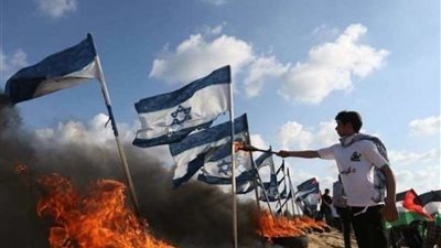 إسرائيل تصطاد في الماء العكر وتقطع الكهرباء عن فلسطين