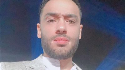 رامي جمال يطالب جمهوره الدعاء بالشفاء لشقيقه الأصغر