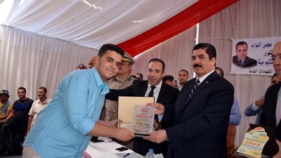 محافظ القليوبية يكرم المتفوقين بمدرسة ترسا بطوخ