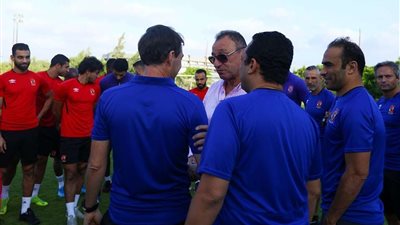 محمود الخطيب يطمئن على إصابة لاعب الأهلي