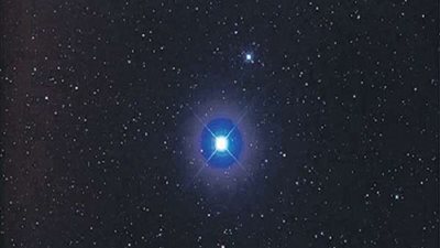 يبعد 25 سنة ضوئية من الأرض.. نجم الخريف يزين سماء مصر