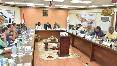 محافظ أسيوط يناشد الشباب الإقبال على الملتقى التوظيفي بالجامعة