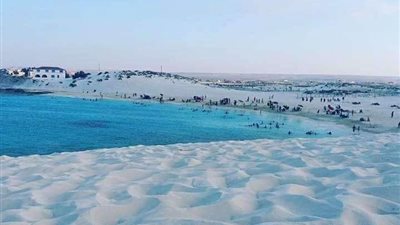 إقبال متوسط على شواطئ مطروح تزامنًا مع العام الدراسي الجديد