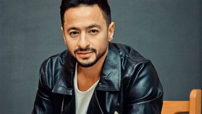 لطلاب الثانوية العامة.. حمادة هلال يغني 