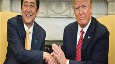 ترامب يوقع على الأتفاق التجارة الثنائي بين الجانبين الأمريكي والياباني