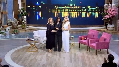 هنا الزاهد تثير حديث السوشيال ميديا بسبب والدتها