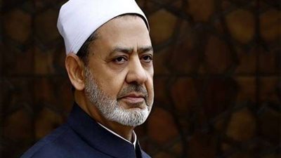 شيخ الأزهر يعود إلى أرض الوطن بعد إجراء عملية جراحية بفرنسا