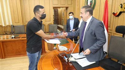 محافظ المنوفية يُسلم 23 كشكًا نموذجيًا جديدًا بالمجان