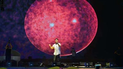 الليلة.. تامر حسني يحي حفلًا غنائيًا بإحدى الجامعات الخاصة