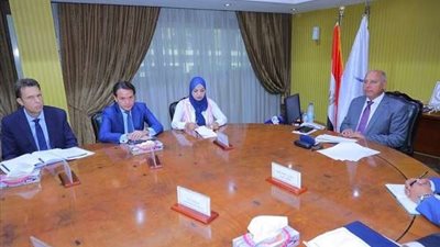 وزير النقل يبحث مع وفد شركة 
