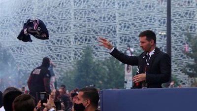 مدرب باريس سان جيرمان يتحدث عن موعد مشاركة ميسي وموقف مبابي