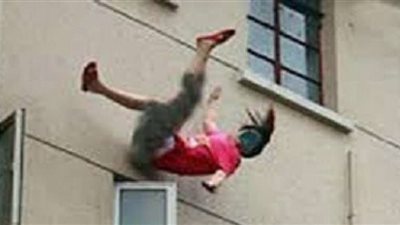 «زوجها ضربها».. زوجه تلقي نفسها من الطابق الثالث فى الدقهليه