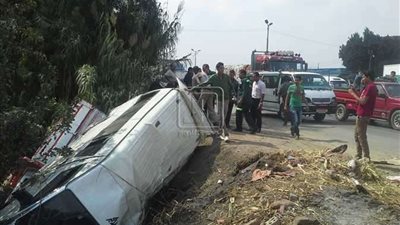 بينهم 8 أطفال.. إصابة 13 شخصًا في انقلاب ميكروباص في بورسعيد