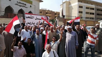 بالصور.. احتشاد المواطنين بمسجد نوري خطاب بمدينة نصر لدعم الرئيس