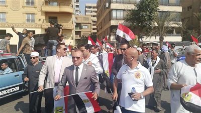 بالأعلام والهتافات.. مئات المؤيدين يدعمون الرئيس والدولة بمدينة نصر