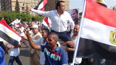 بالصور.. عاطف الشريف يقود مسيرة حاشدة لتأييد الرئيس عبد الفتاح السيسي بالمنصة